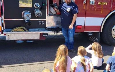 Turkeyfoot Second Graders Get a Close Look at the Fire Trucks